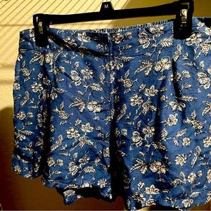 Loft, linen blend pull on shorts. Size Medium